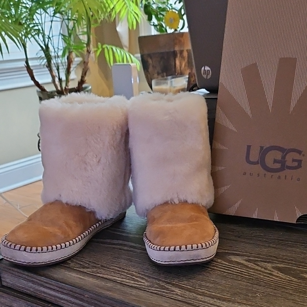 UGG W Kestrel Boots size 8